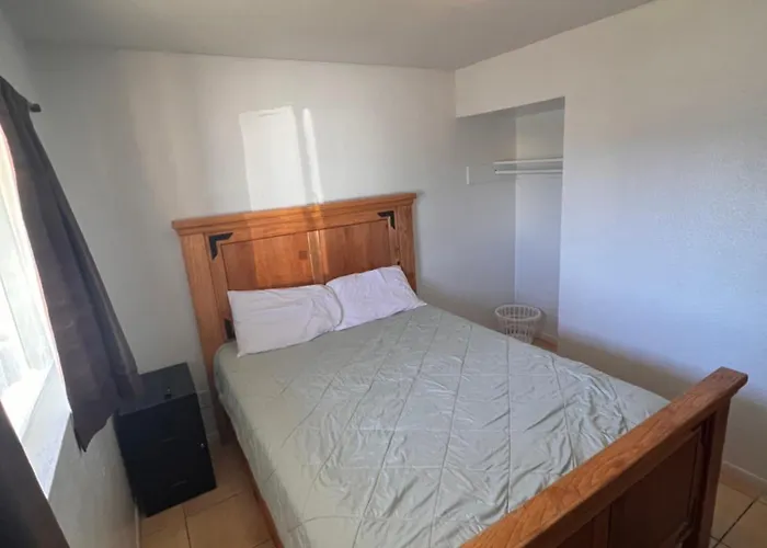 South Mountain Savings Homestay *